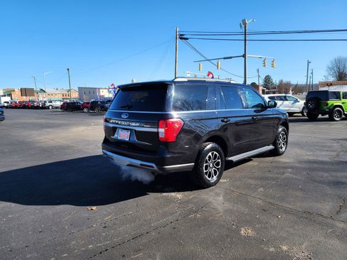 Certified 2024 Ford Expedition XLT image 3