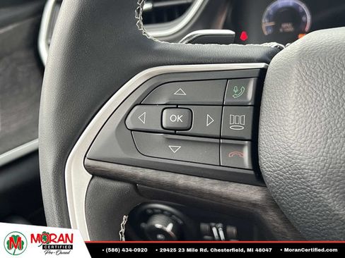 Used 2023 Jeep Grand Cherokee Limited w/ Luxury Tech Group II AWD/4WD image 28