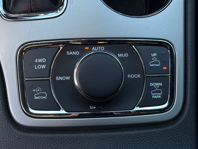 Used 2017 Jeep Grand Cherokee Trailhawk AWD/4WD image 31
