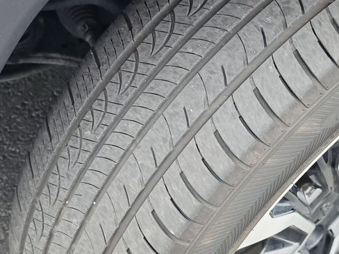 Used 2024 Jeep Compass Limited image 19