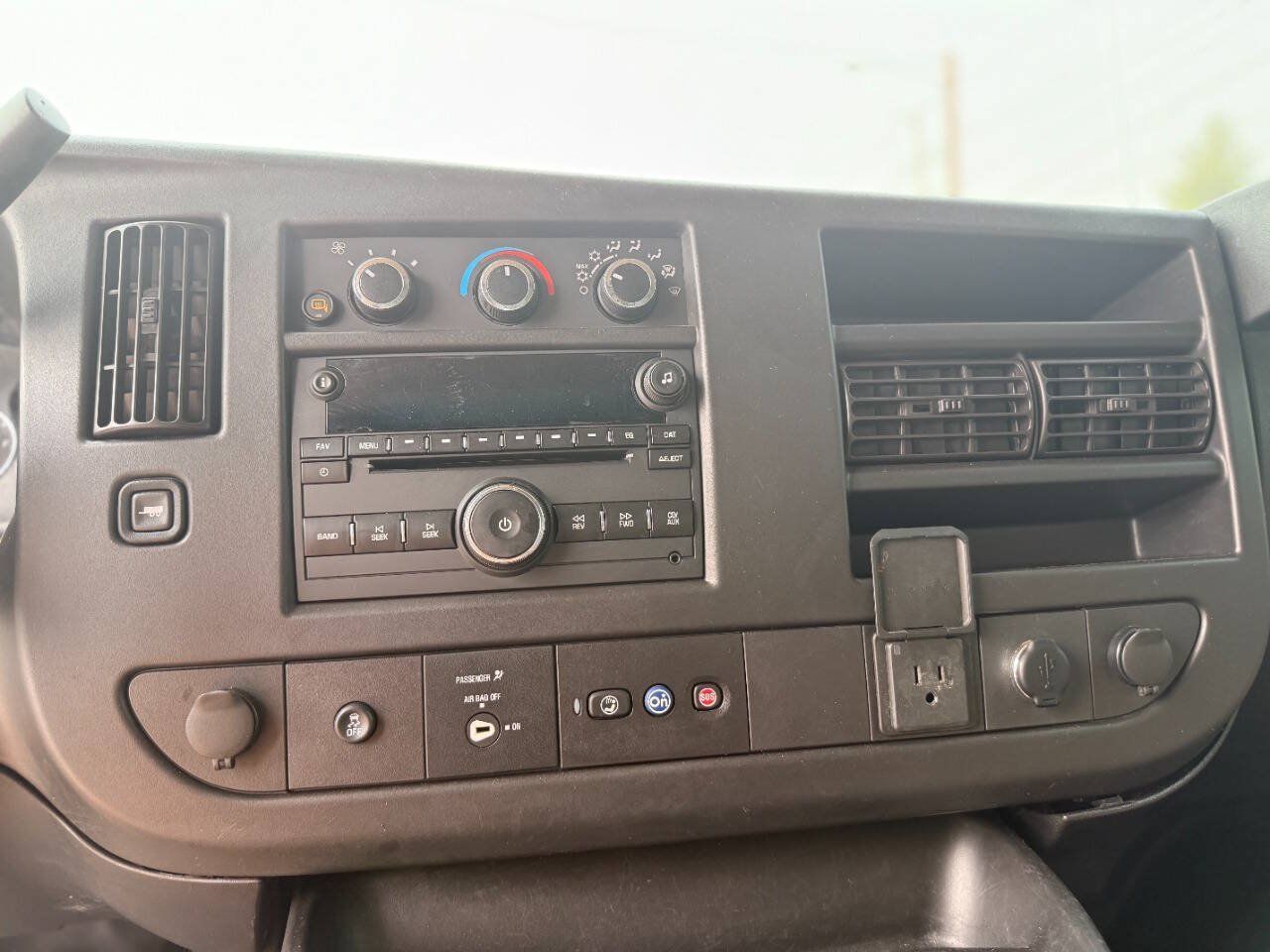 Used 2020 Chevrolet Express 2500 w/ Communications Package RWD image 18