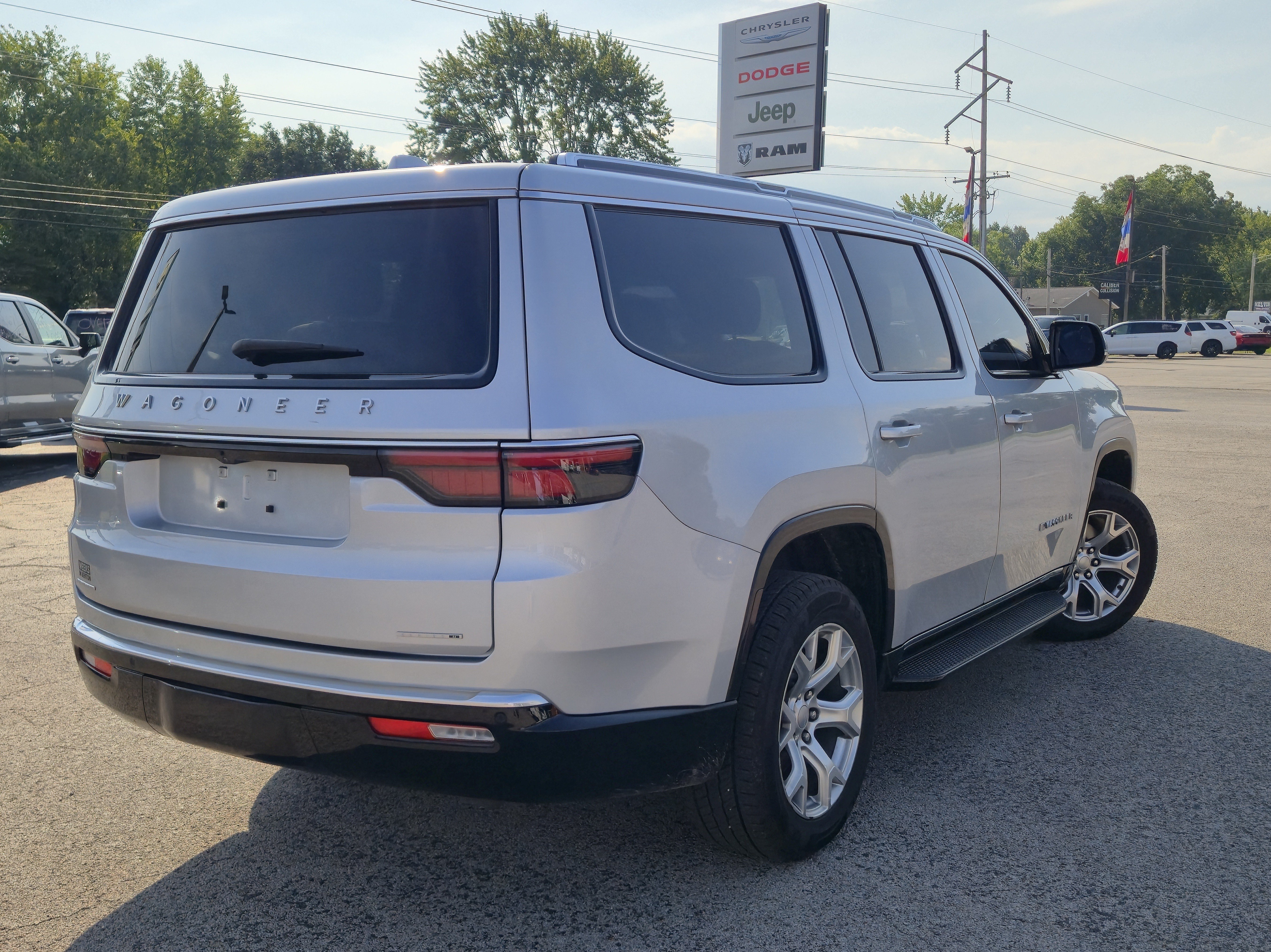 Used 2022 Jeep Wagoneer Series II AWD/4WD image 2