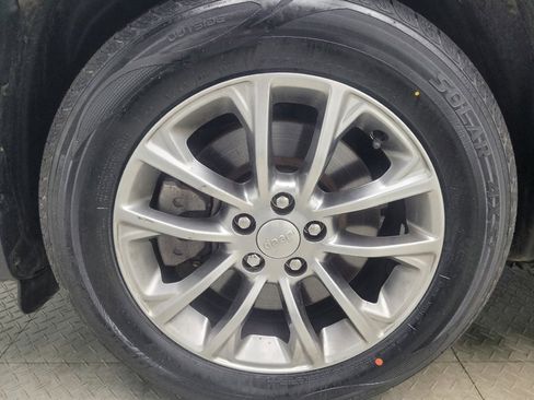 Used 2020 Jeep Cherokee Latitude Plus w/ Cold Weather Group image 30