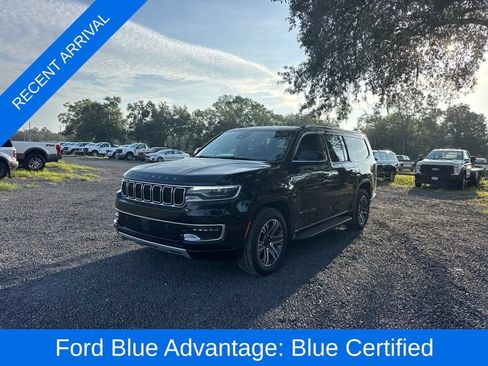 Used 2024 Jeep Wagoneer L Series II w/ Flexible Seating Group RWD image 1