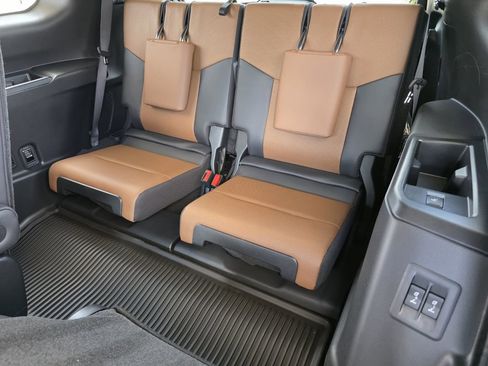 Used 2026 Lexus GX 550 w/ Accessory Package (2T) AWD/4WD image 35