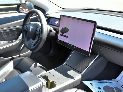 Used 2020 Tesla Model 3 Standard Range RWD image 39