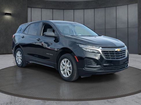 Used 2023 Chevrolet Equinox LS w/ LS Convenience Package image 8