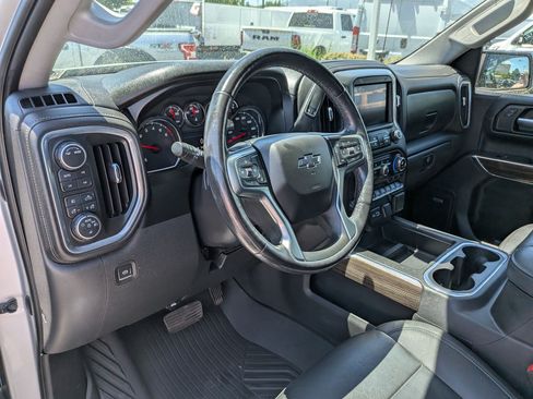 Used 2021 Chevrolet Silverado 1500 LT Trail Boss w/ Convenience Package II AWD/4WD image 16