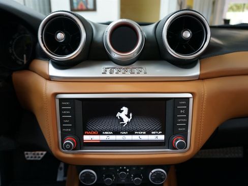 Used 2017 Ferrari California T RWD image 14