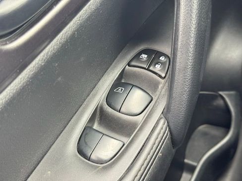 Used 2021 Nissan Rogue Sport S image 21