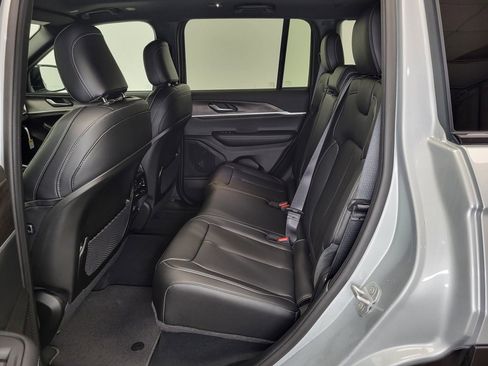 New 2025 Jeep Grand Cherokee Limited image 7