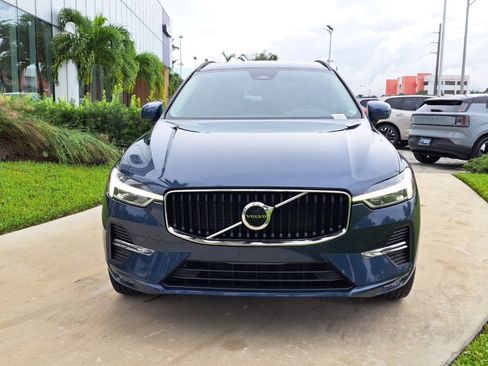 Used 2023 Volvo XC60 B5 Core image 2