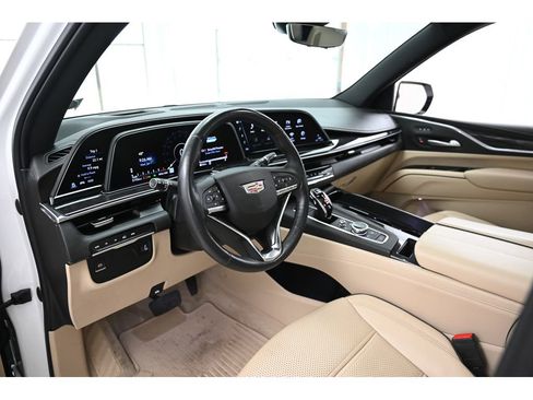 Used 2022 Cadillac Escalade Premium Luxury w/ LPO, Illumination Package image 9