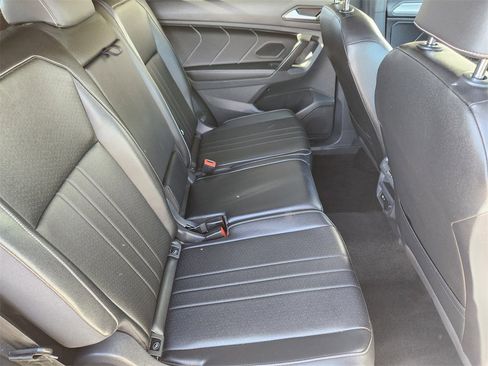 Used 2022 Volkswagen Tiguan SE R-Line image 21