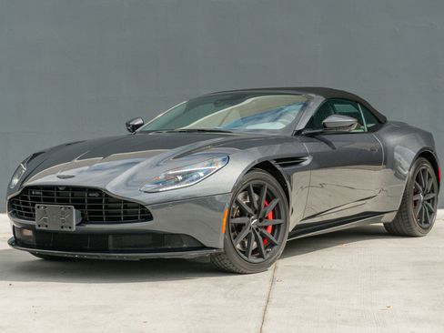Used 2021 Aston Martin DB11 Volante image 3