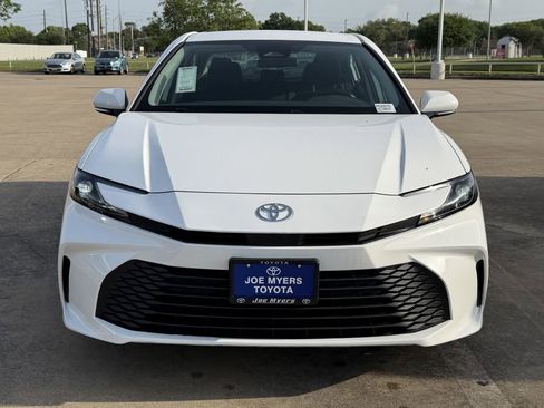 Used 2025 Toyota Camry LE FWD image 3