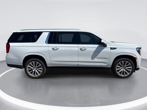 Used 2022 GMC Yukon XL Denali image 9