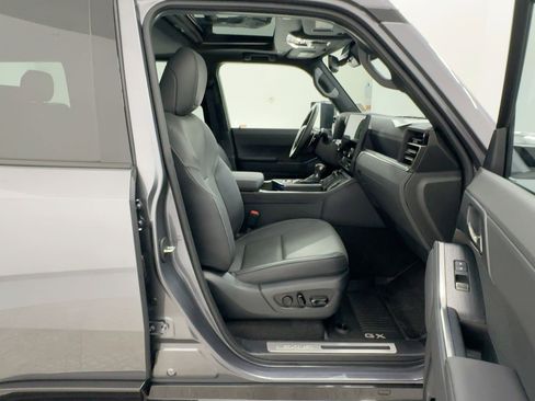 Used 2024 Lexus GX 550 w/ Accessory Package (Z1) image 32