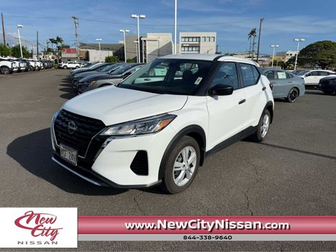 Used 2025 Nissan Kicks Play S image 1