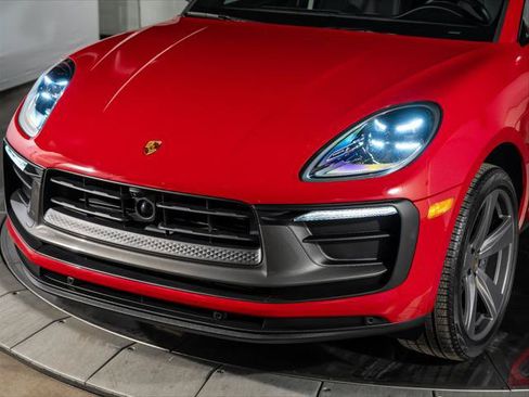 Used 2025 Porsche Macan Turbo AWD/4WD image 9