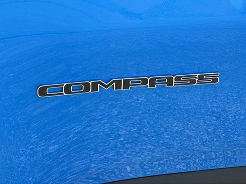 Used 2019 Jeep Compass Latitude FWD image 13