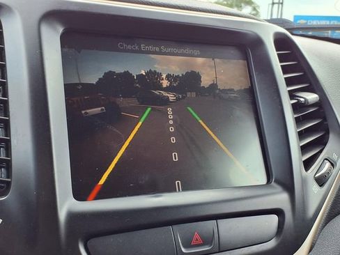 Used 2016 Jeep Cherokee Limited AWD/4WD image 9