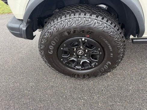 New 2025 Ford Bronco Badlands image 18