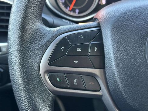 Used 2020 Jeep Cherokee Latitude FWD image 32