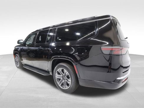 Used 2024 Jeep Wagoneer L Series II w/ Flexible Seating Group AWD/4WD image 2