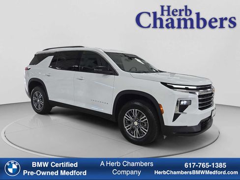 Used 2025 Chevrolet Traverse LT AWD/4WD image 1