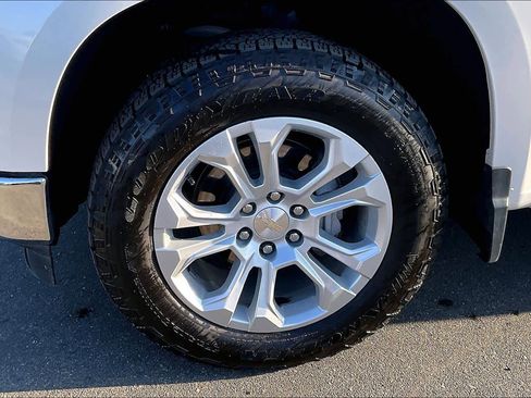 Used 2022 Chevrolet Silverado 1500 LTZ w/ LTZ Premium Package image 12