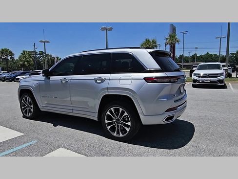 Used 2023 Jeep Grand Cherokee Overland AWD/4WD image 29