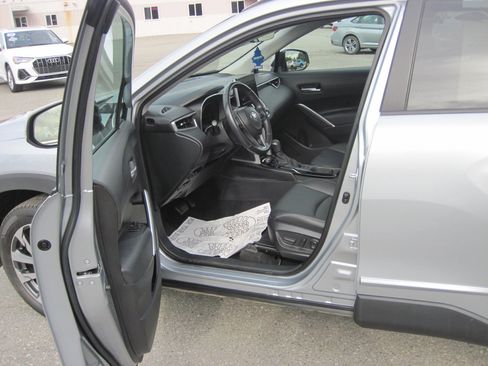 Used 2023 Toyota Corolla Cross XLE AWD/4WD image 9