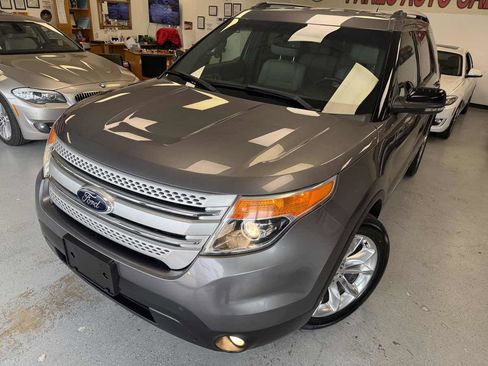 Used 2013 Ford Explorer XLT image 11