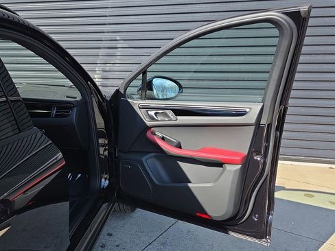 New 2026 Porsche Macan image 20