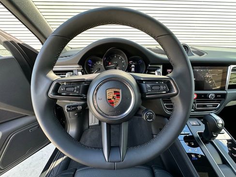 Used 2026 Porsche Macan image 14