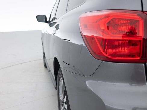 Used 2018 Nissan Pathfinder S image 13