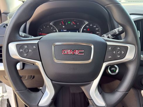Used 2024 GMC Terrain SLE w/ Elevation Edition FWD image 16