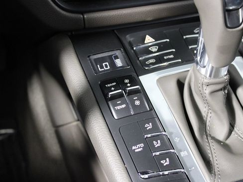 Used 2019 Porsche Macan AWD/4WD image 24