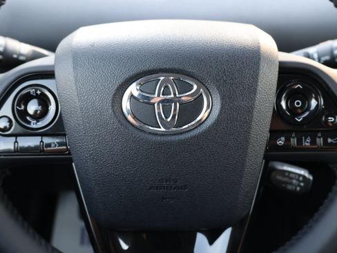 Used 2020 Toyota Prius XLE AWD/4WD image 26
