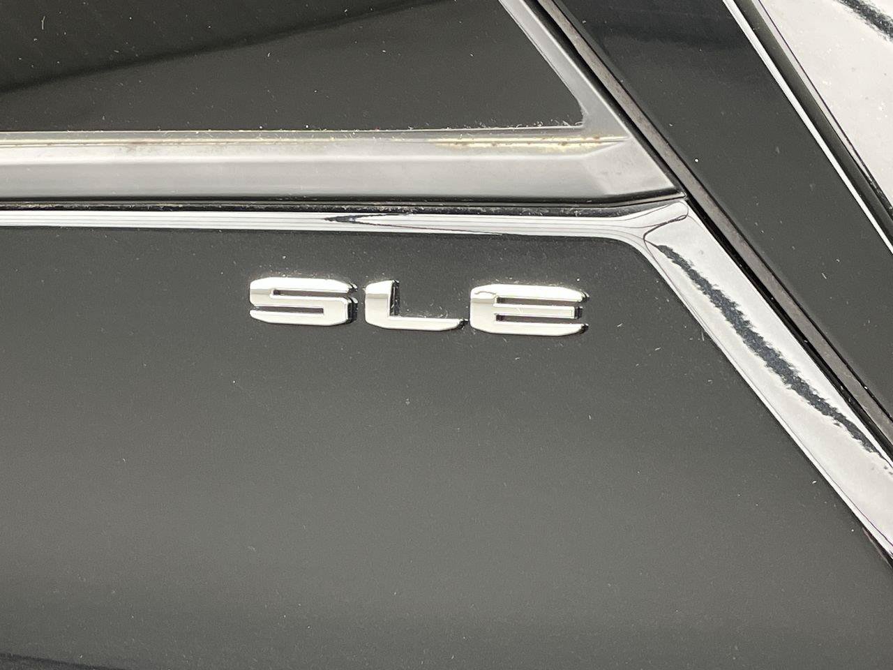Used 2023 GMC Terrain SLE w/ Driver Convenience Package AWD/4WD image 30