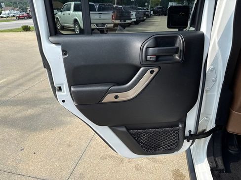 Used 2017 Jeep Wrangler Unlimited Sahara AWD/4WD image 41