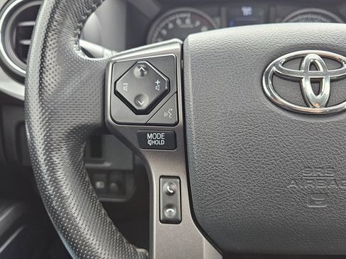 Used 2018 Toyota Tacoma TRD Off-Road AWD/4WD image 26