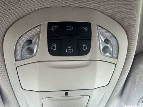 Used 2022 Chrysler Pacifica Touring-L image 28