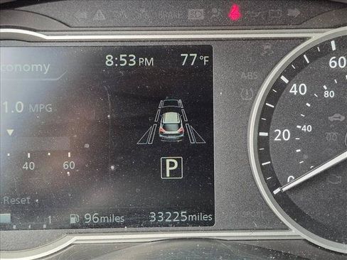 Used 2020 Nissan Kicks SV FWD image 9