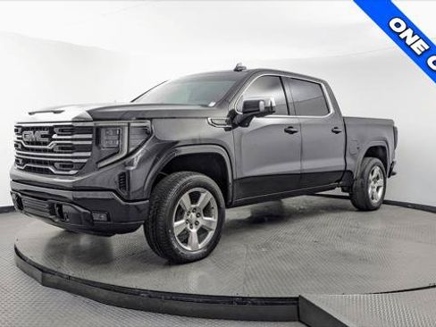 Used 2023 GMC Sierra 1500 SLT AWD/4WD image 2