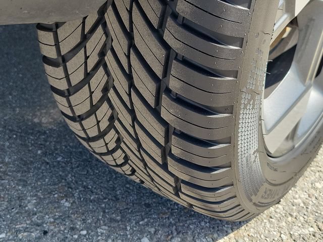 Certified 2024 Hyundai Venue SEL FWD image 29