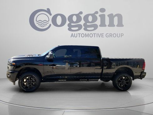 Used 2025 RAM 2500 Laramie AWD/4WD image 2