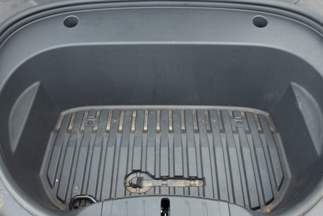 Used 2023 Tesla Model 3 Standard Range RWD image 4