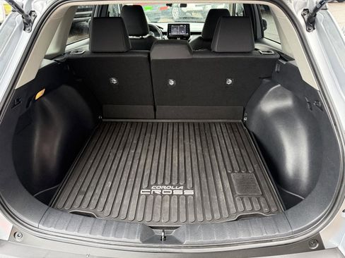 Certified 2022 Toyota Corolla Cross LE w/ Moonroof Package image 11